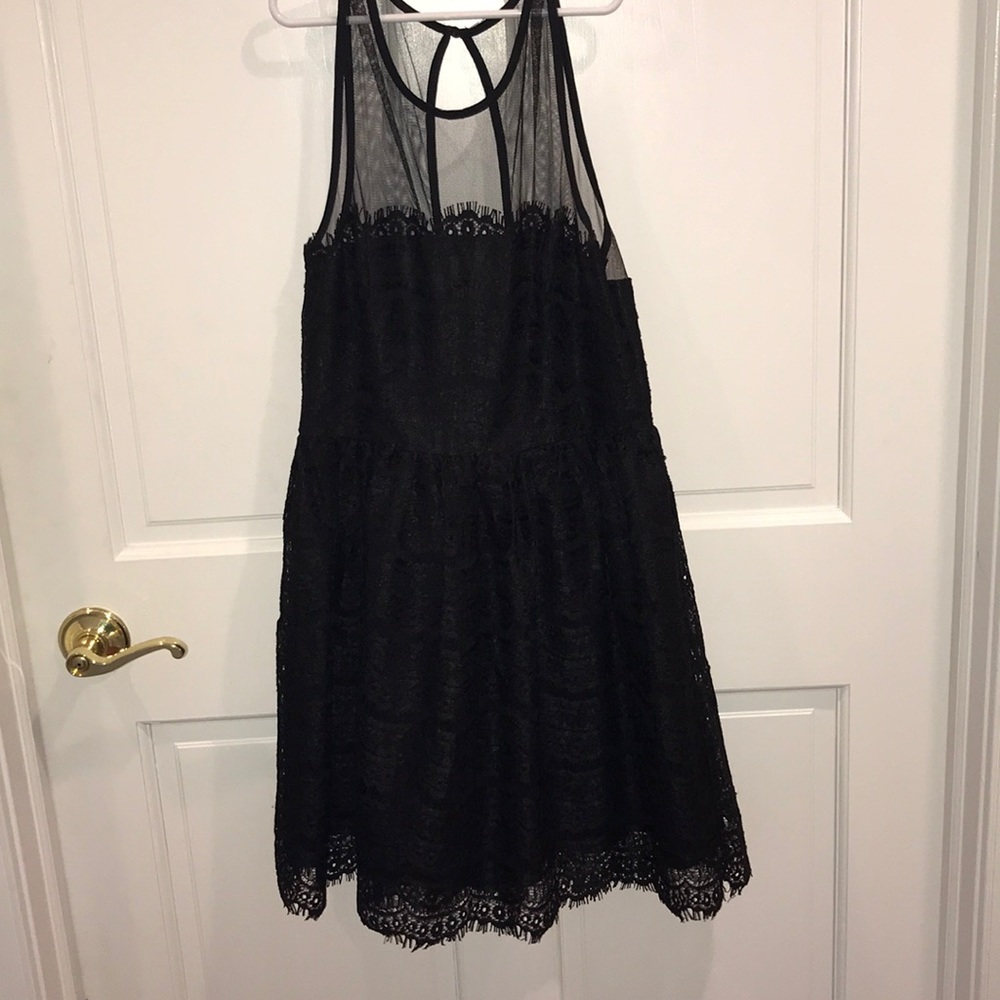 En Créme Black Dress
